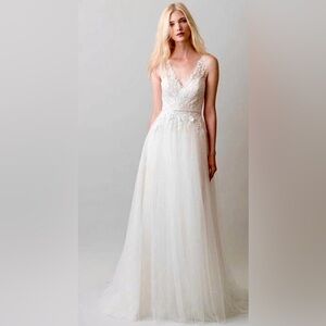 NWT Jenny Yoo Savannah Bridal Gown in Ivory. Size 14.